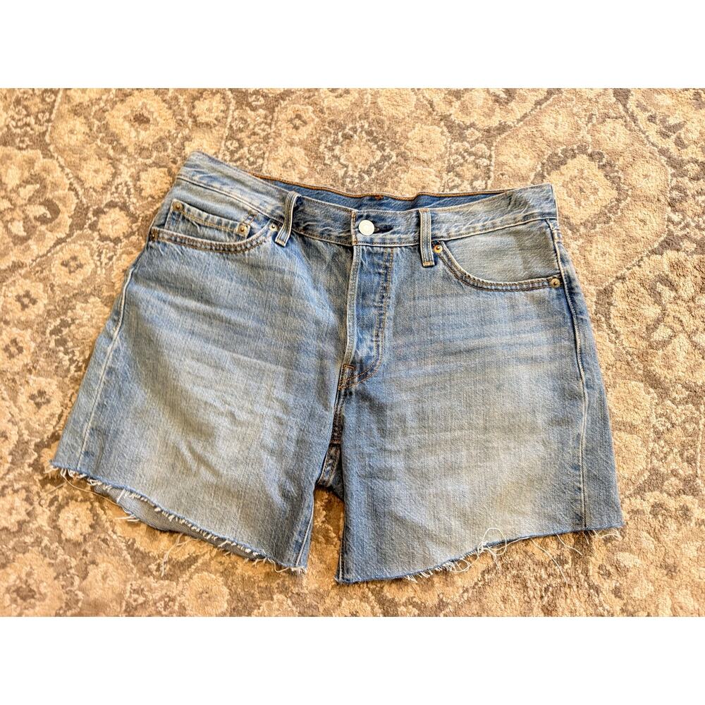 Levi’s 501 Cutoff Shorts Size 29 High Rise Raw Hem Light Wash Denim